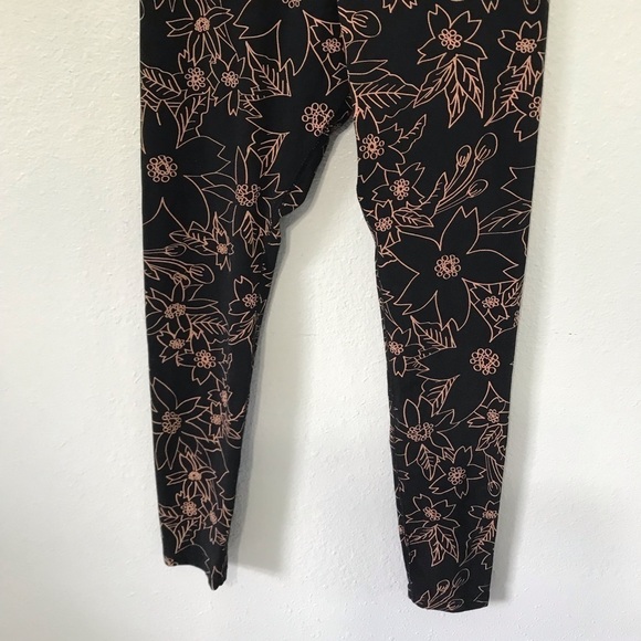Nike Women's Leg-A-See Hawaiian Black Legging - Picture 3 of 6